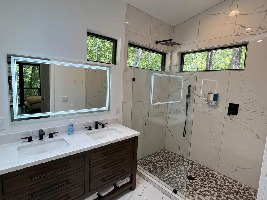 Modern Mountain Getaway With Hot Tub, Fire Pit Villa Sautee Nacoochee Bagian luar foto