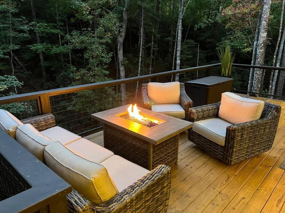 Modern Mountain Getaway With Hot Tub, Fire Pit Villa Sautee Nacoochee Bagian luar foto