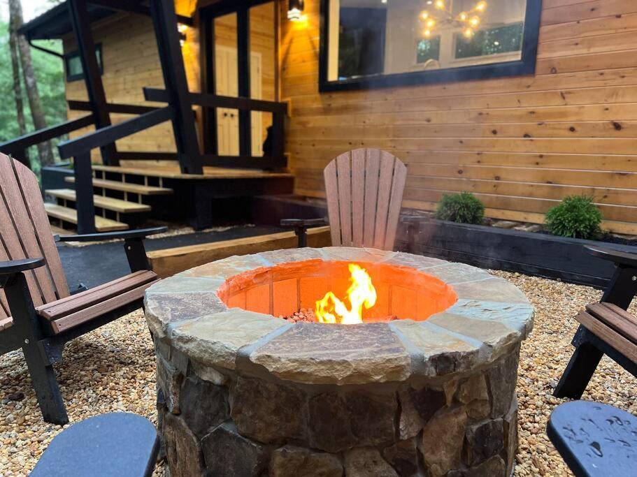 Modern Mountain Getaway With Hot Tub, Fire Pit Villa Sautee Nacoochee Bagian luar foto