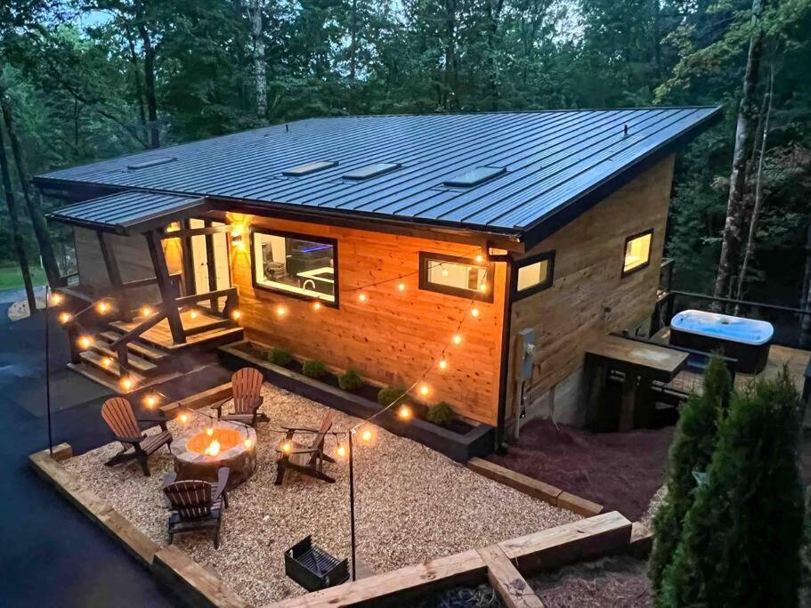 Modern Mountain Getaway With Hot Tub, Fire Pit Villa Sautee Nacoochee Bagian luar foto